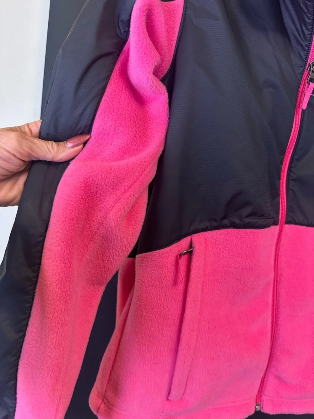 #191- Big Girls Columbia Hot Pink and‎ Black Fleece Jacket with Nylon Panels